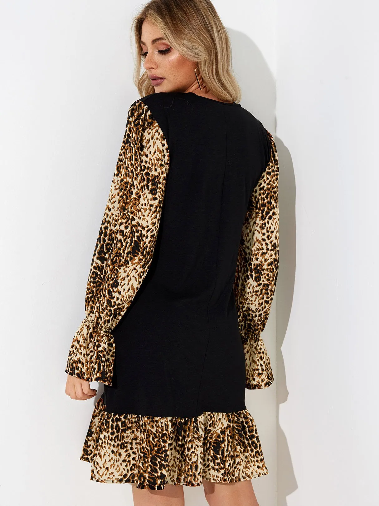 Wholesale Black Round Neck Long Sleeve Leopard Ruffle Hem Sexy Dress