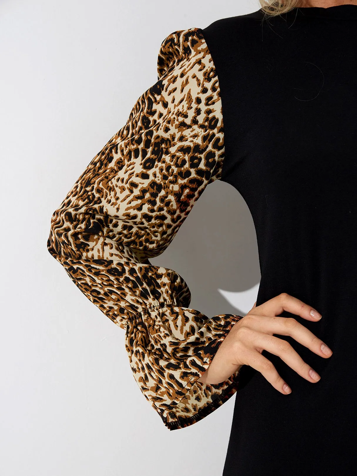Wholesale Black Round Neck Long Sleeve Leopard Ruffle Hem Sexy Dress