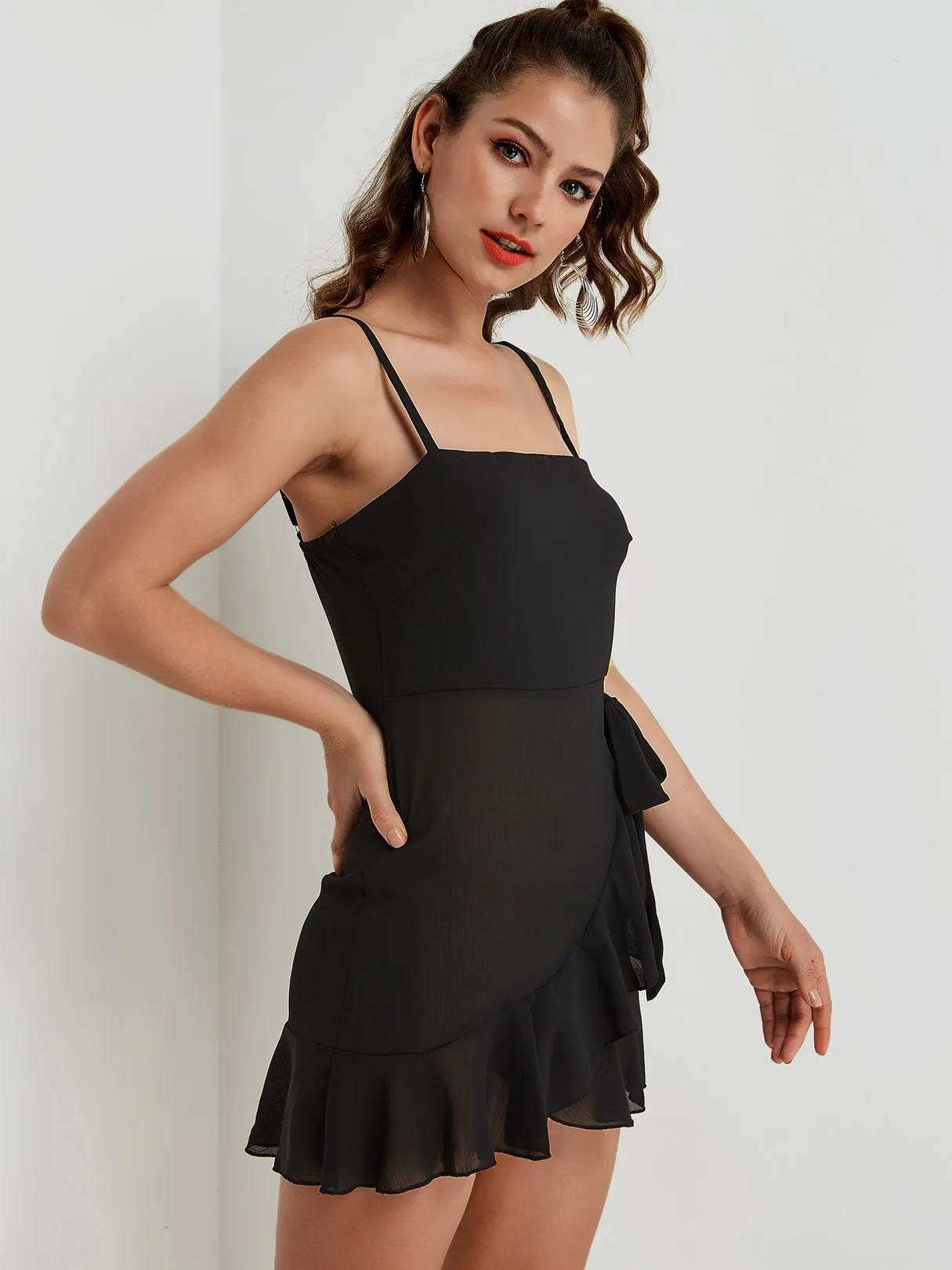 Wholesale Black Sleeveless Plain Backless Spaghetti Strap Self-Tie Flounced Hem Sexy Dresses